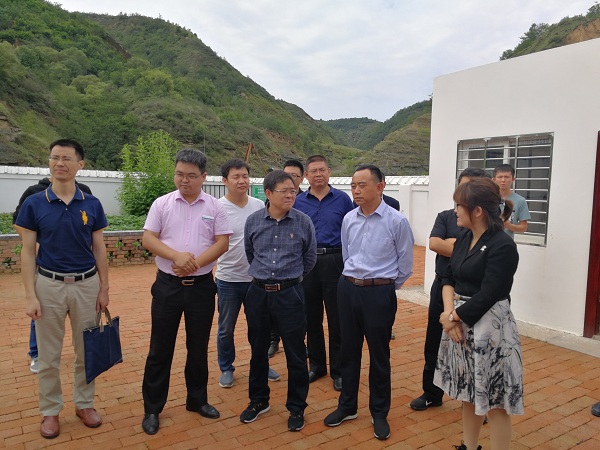 <b>水利部移民司（扶贫办）勒宏强处长，省水利厅水利水电处处长白鹏翔、延安市水务局局长张拴林，副区长杨东和安塞区水务局、扶贫局等调研安塞供水工程</b>